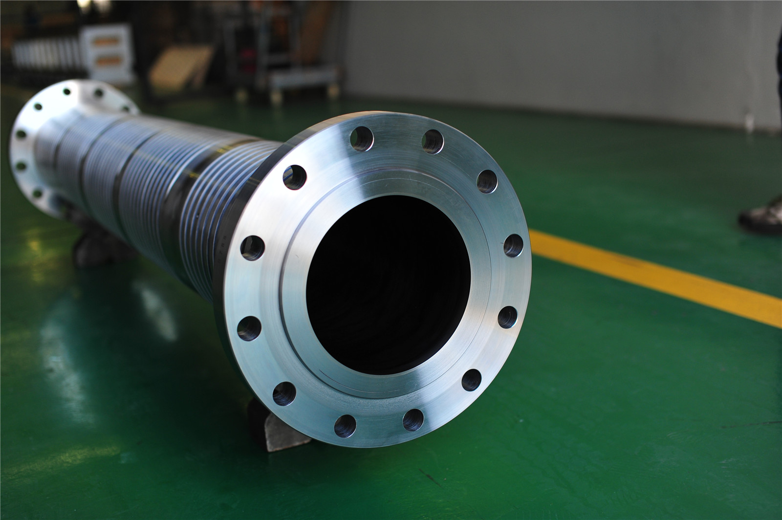 코로나19, 방치하든가 아니면 안고 살아라!